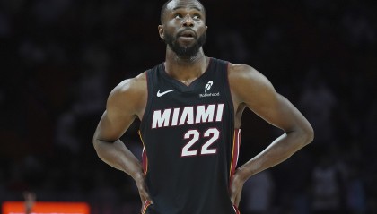 开云-库里：看到维金斯 你总会忍不住露出笑容 他是勇士队史的传奇之一